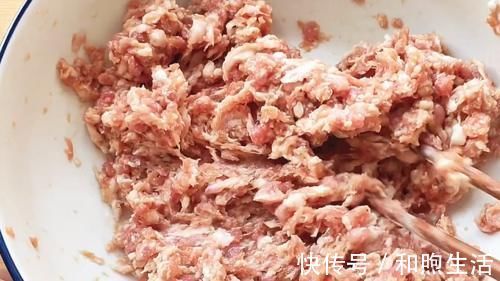 松软|外面6块钱一个的鲜肉火烧,在家就能做,做馅是关键,松软又多汁