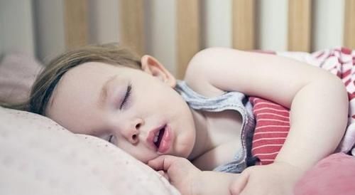 家长|孩子睡觉时，有2个时间段或许是长高的黄金时间，家长不要错过！