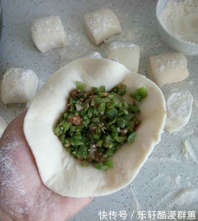 豆角|早餐吃它既营养又丰富，只需蒸一蒸，就可以迟到热腾腾的包子