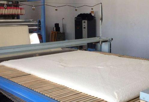 旧羽绒服别再扔了，聪明主妇都那么做，家里又多一张羽绒被