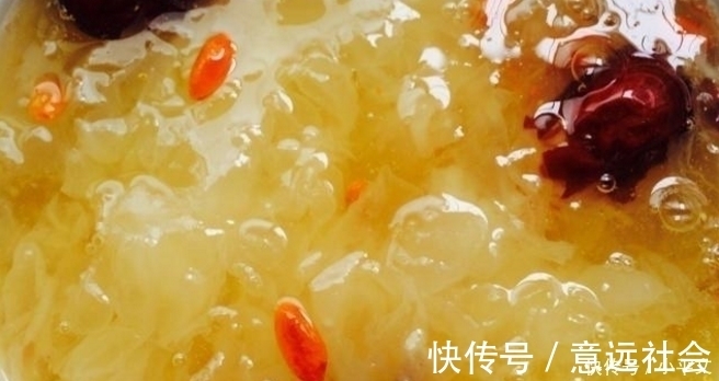 冰糖银耳|冰糖银耳总是熬不出胶？是冰糖放的时间不对！难怪你百煮不糯