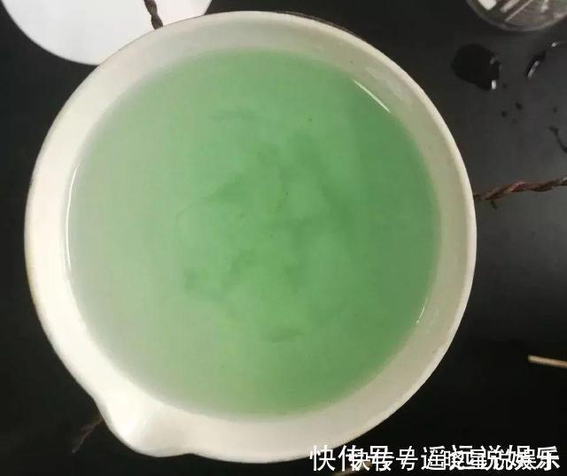 疏松|花盆出现“大土块”,浇水摻上2种“东西”,30天松软、肥沃!