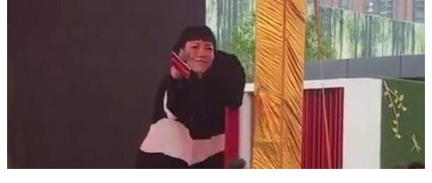 時尚雜志|吳莫愁突然糊了，從代言費1.3億到縣城賣唱，她都經(jīng)歷了什么