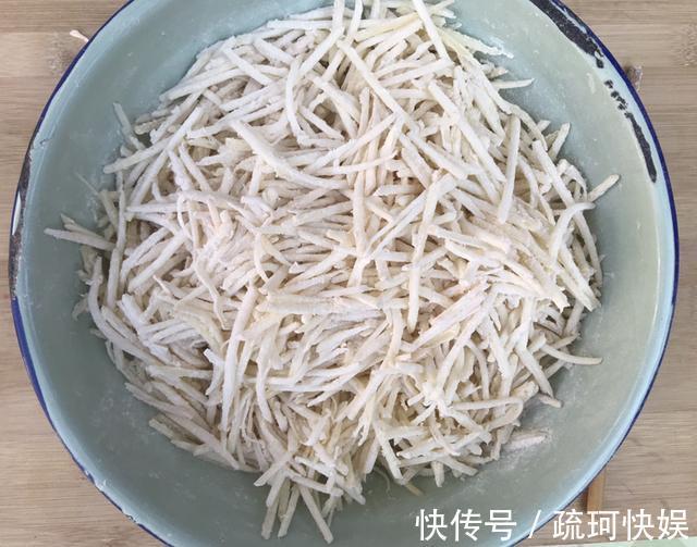 做法|秋天就馋土豆这个做法，当饭又当菜，儿子出锅吃了2碗