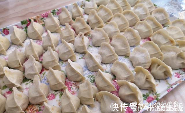 饺子皮只用来包饺子太可惜了！教你简单新吃法，比吃饺子还香
