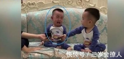 妈妈|双胞胎兄弟吵架,爸爸和奶奶娘俩都拦不住,果然妈妈才是一家之主