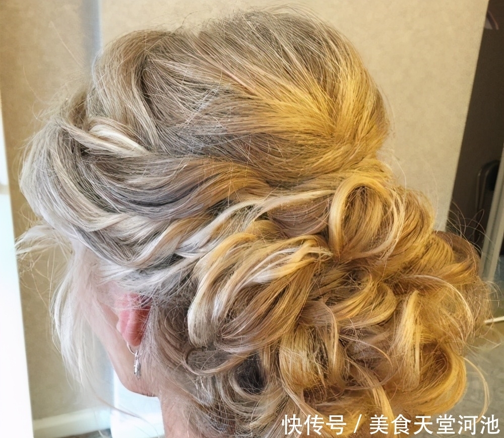 2021结婚季!33个优雅新娘的别致婚礼发型