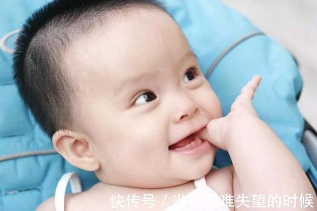 手指|为什么小宝宝都喜欢吃手指?不同月龄,原因不同,妈妈要清楚