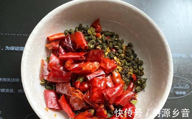 家庭版|家庭版水煮肉片麻辣鲜香,色泽鲜艳,搭配米饭,好吃到停不下来!