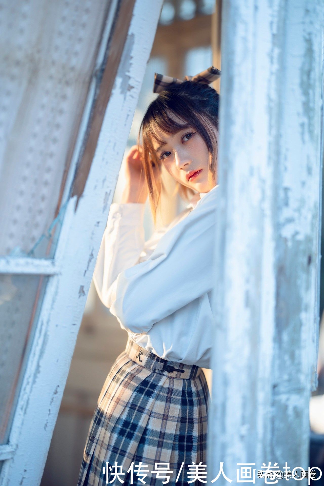 美女壁纸图片：我也会给她看相片，给她讲同桌的你