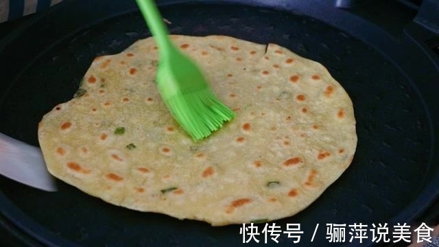 玉米面懒人早餐饼,比手抓饼简单好吃,学会了早餐天天不重样,香