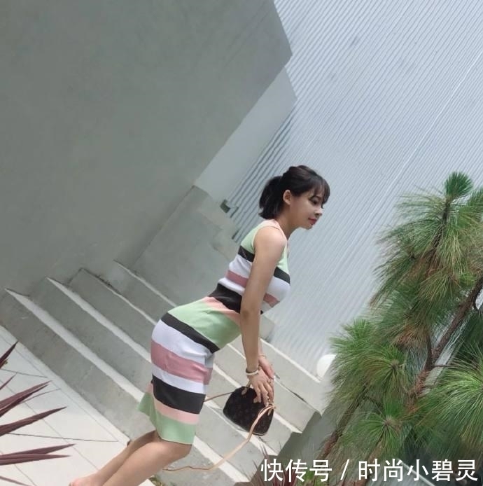 连衣裙|无懈可击的条纹“A字连衣裙”，随意地装扮都很美