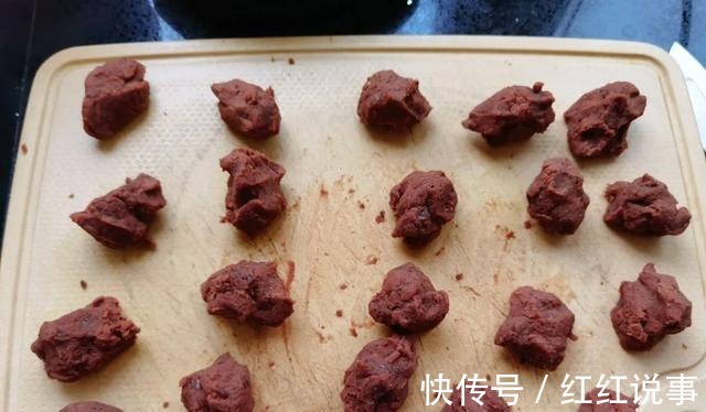 酥皮月饼|中秋来点不一样的，五彩月饼颜值高，酥软不腻味道好！