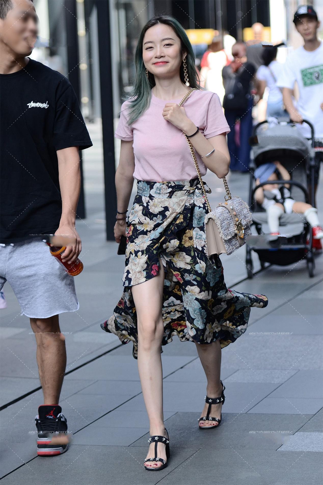 上衣|皮粉色上衣, 搭配黑色碎花裙, 青春美丽