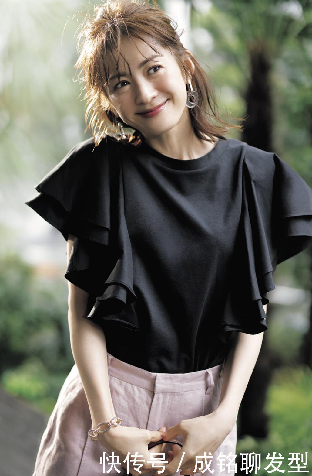 t恤|时髦又百变！10套干净清新夏日实用穿搭，温柔舒服又不失成熟韵味