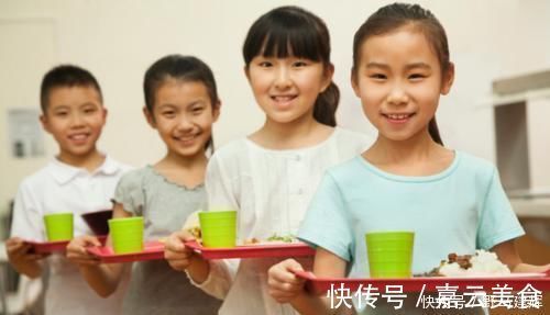 真相|天天喝牛奶就能长高吗?家长别被误导了,有些真相很“残酷”