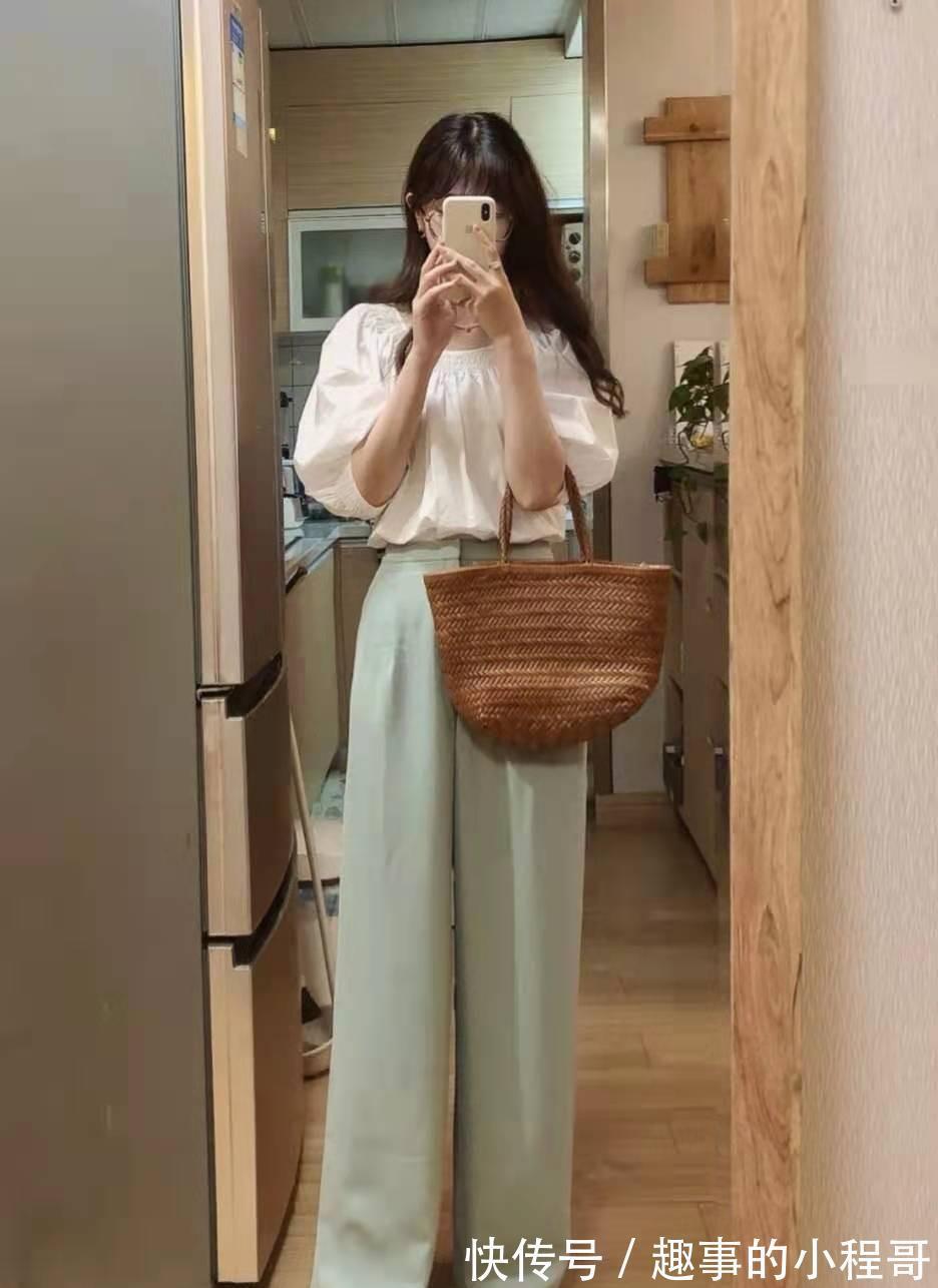 伟德bv1946官网-她是央视后起之秀家世深厚父亲是大集团老总气质非常出众