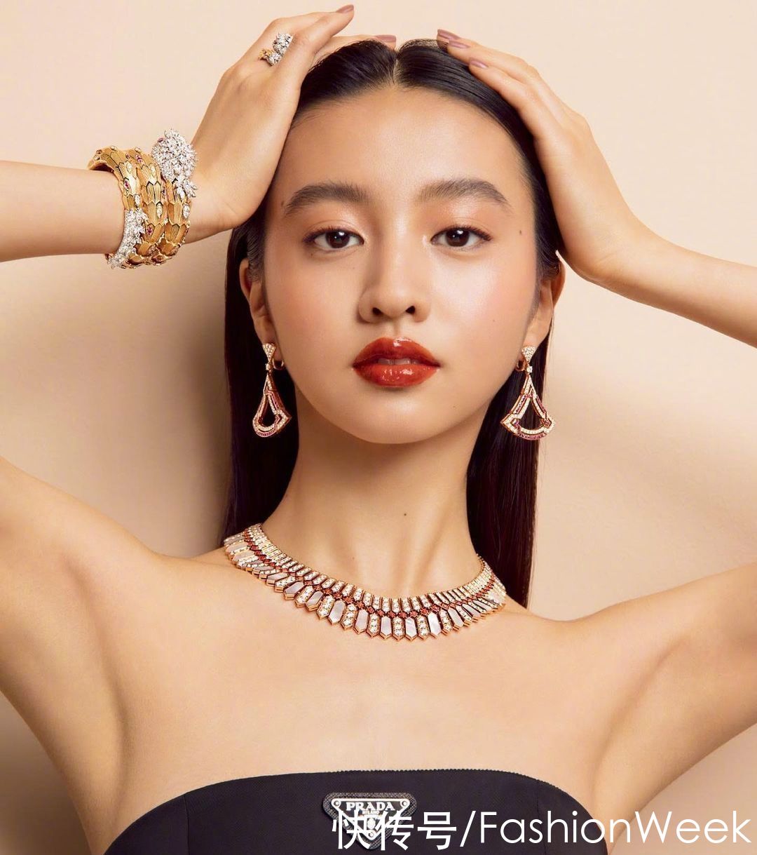 木村光希可塑性太强，穿黑色蕾丝裙展女人味，时尚表现力超赞