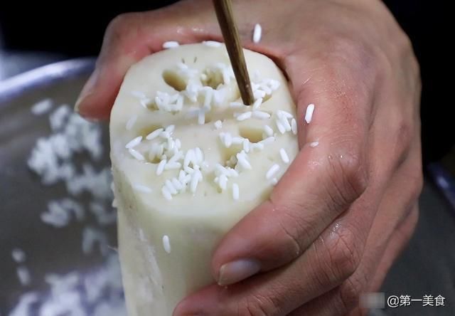 糯米|一节莲藕，一把糯米，厨师长分享江米灌藕家庭版，香甜软糯吃不腻