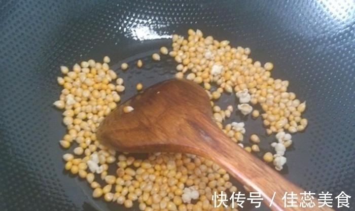 糖粉|还记得儿时的爆米花吗？教您一招，1分钟就出锅，每一粒都爆开！