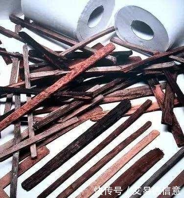 古人衣服那么长,拖在地上,上个厕所,就不怕弄脏么?