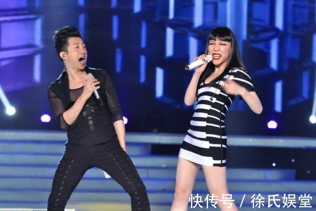 昔日|张碧晨VS吴莫愁昔日剑拔弩张的两人，一起在《好声音》当导师