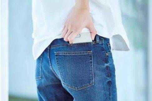 朝外|手机放裤兜里,屏幕应该朝外还是贴腿内好多人还不懂,看完别再乱放