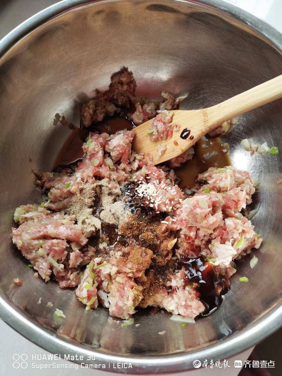 壹粉食堂｜莲藕包饺子最合适！皮薄大馅鲜嫩爆汁，周末在家试试吧