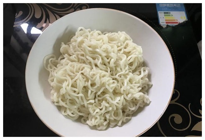 不想做饭就来碗快手炒面，美味营养，简单易做，10分钟吃上