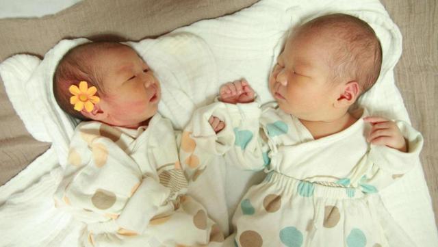 呼吸机|孕妇剖腹产下龙凤胎,昏迷不醒时老公狠心拔掉呼吸机,网友心疼