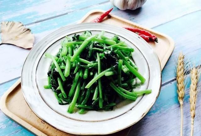 残叶|失眠最怕的一盘菜,每天吃上一回,可让你睡觉睡到自然醒