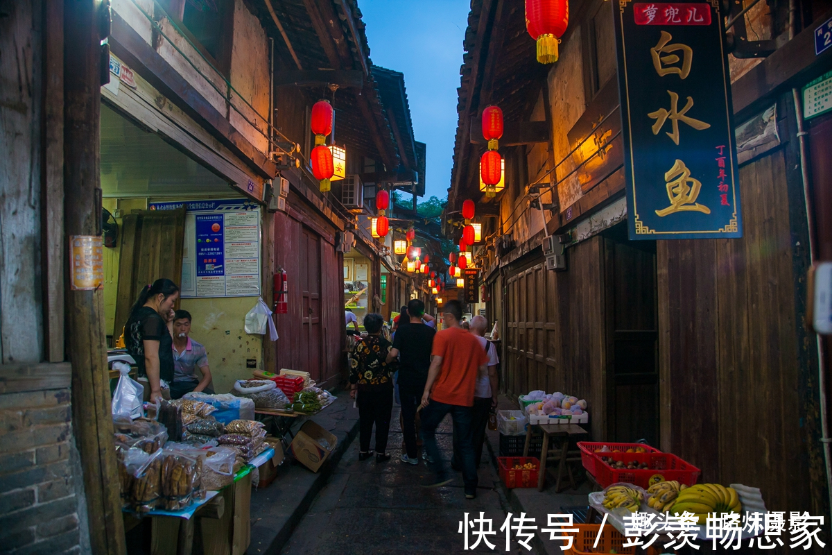 赤水|神秘的丙安古镇，吊脚楼建在悬空峭壁之上，明清建筑的活化石