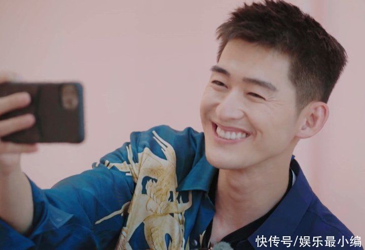 录音棚|孟子义唱主题曲一直在跑调，镜头扫到张翰反应，又一次嗑到CP了