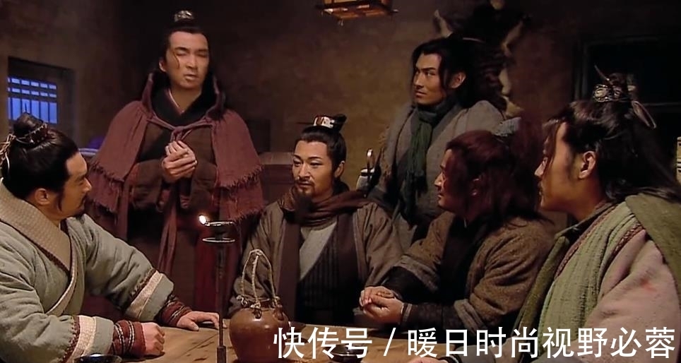 宋江$吴用亲眼看到史文恭那一刻,就什么都明白了:此人不会射箭,射杀晁盖的另有其人