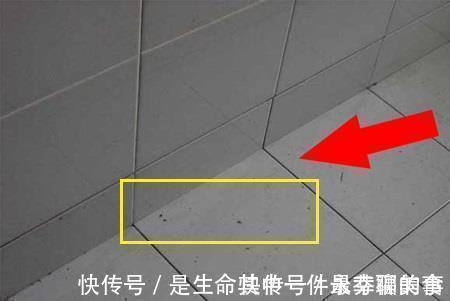装修|头次见卫生间贴瓷砖留空一排,以为工人偷工减料,听完才知好处多
