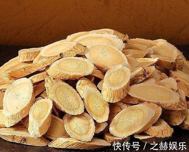 杏仁|黄芪补中益气,却不能和2个“养生佳品”同吃,会出问题的