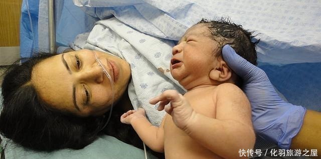 危险期|90后“超人妈妈”火了,生完娃霸气走出产房!这么强不会伤身体吗