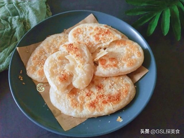 早餐，我家爱吃这个饼，不醒面，不发面，出锅层次分明，外酥里软