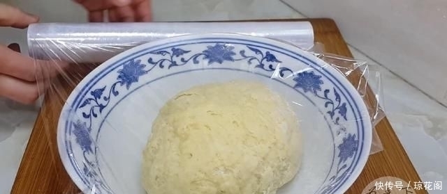 面团|面粉别炸油条了，教你这样做，比烤的简单，比面包香，孩子都爱吃