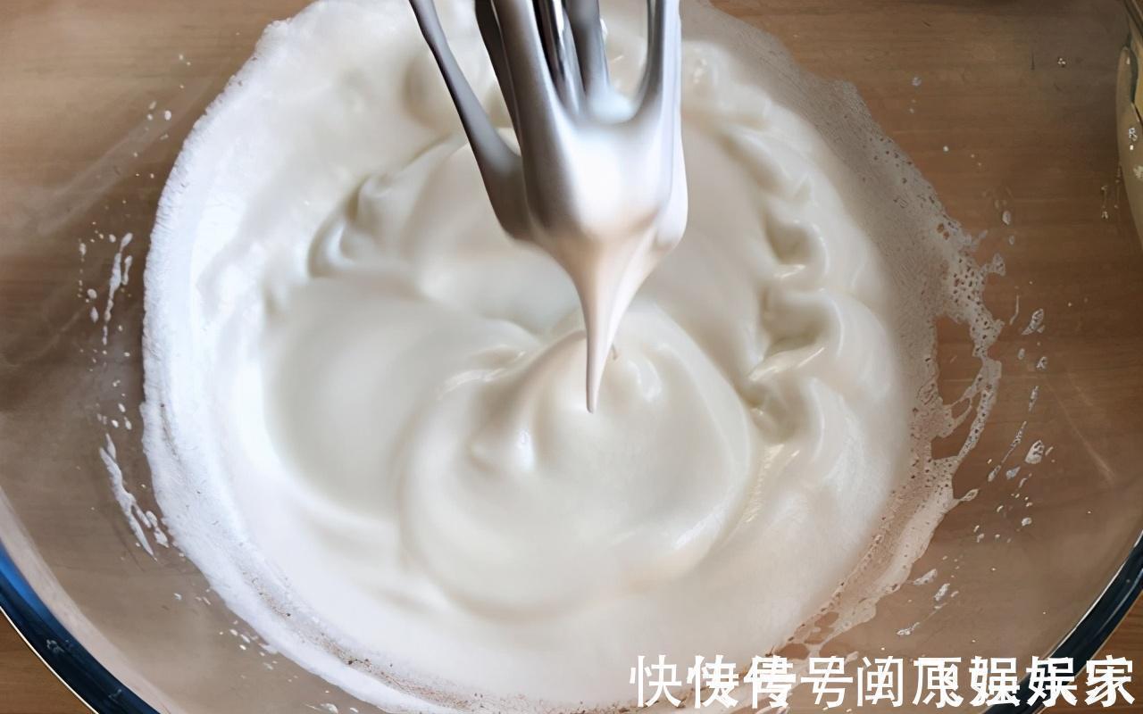 天凉早餐要营养，教你做酸奶蛋糕，柔软细腻，简单易做，无需烤箱