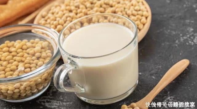 婴幼儿|孩子再饿,也不要“随便给吃”的9种食物,尤其前几种要格外小心