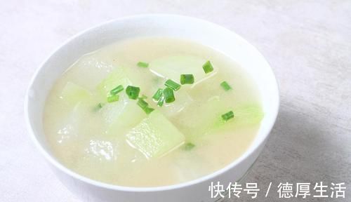 西瓜|尿酸高了先别慌，多吃3物或可控制，痛风不敢轻易上门