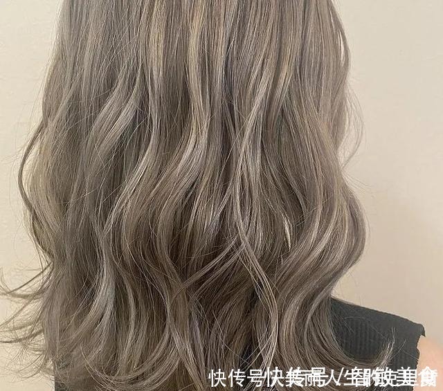 发质|是时候染发了!过年适合染这几款发色,显白又气质