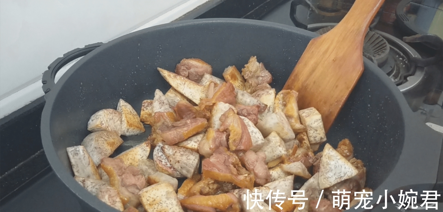 腊鸭|芋头新吃法,一次做5个,咸香松软又简单,出锅好吃下饭越吃越香