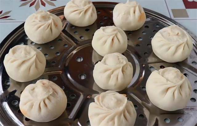 技巧|蒸包子,切记不可直接上锅蒸,3个小技巧,包子鲜嫩好吃,不塌陷