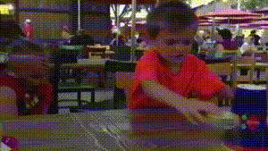 |搞笑GIF:三个老板看一个员工干活,这名员工辞职的心都有了