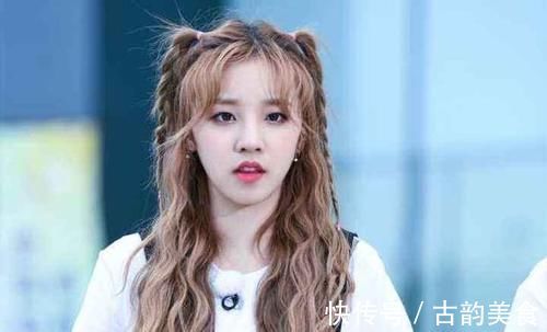 头发 发量多的女生,尽量别留这几种发型,显老还没气质!