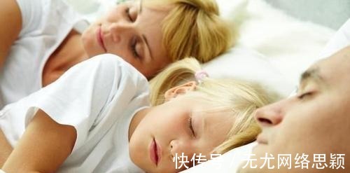 分房|8岁儿子与妈妈睡发生意外,决定立马让儿子自己睡,医生:分晚了
