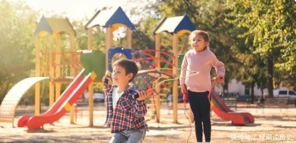 张文宏|儿童各阶段睡眠时间表出炉，孩子几点睡几点起，有了“标准答案”