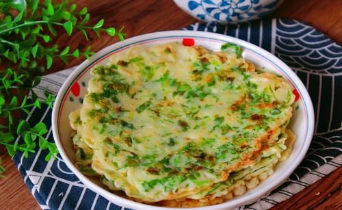 这菜叶子别扔掉，用来烙饼最好吃，清香扑鼻，大人小孩都爱吃